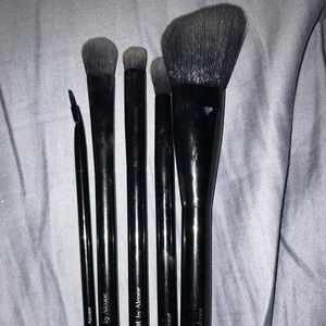 ❗️SOLD OUT❗️Set of 5 LimeLight makeup brushes!